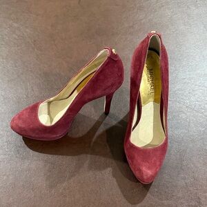 NWOT red velvet velour burgundy round pointed toe heel pumps size 6.5